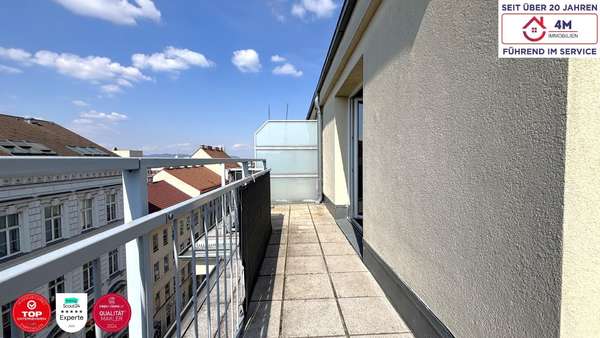 Dachgeschosswohnung in 1100 Wien 6