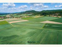 Halle in Muthmannsdorf, angrenzend an Dreistetten